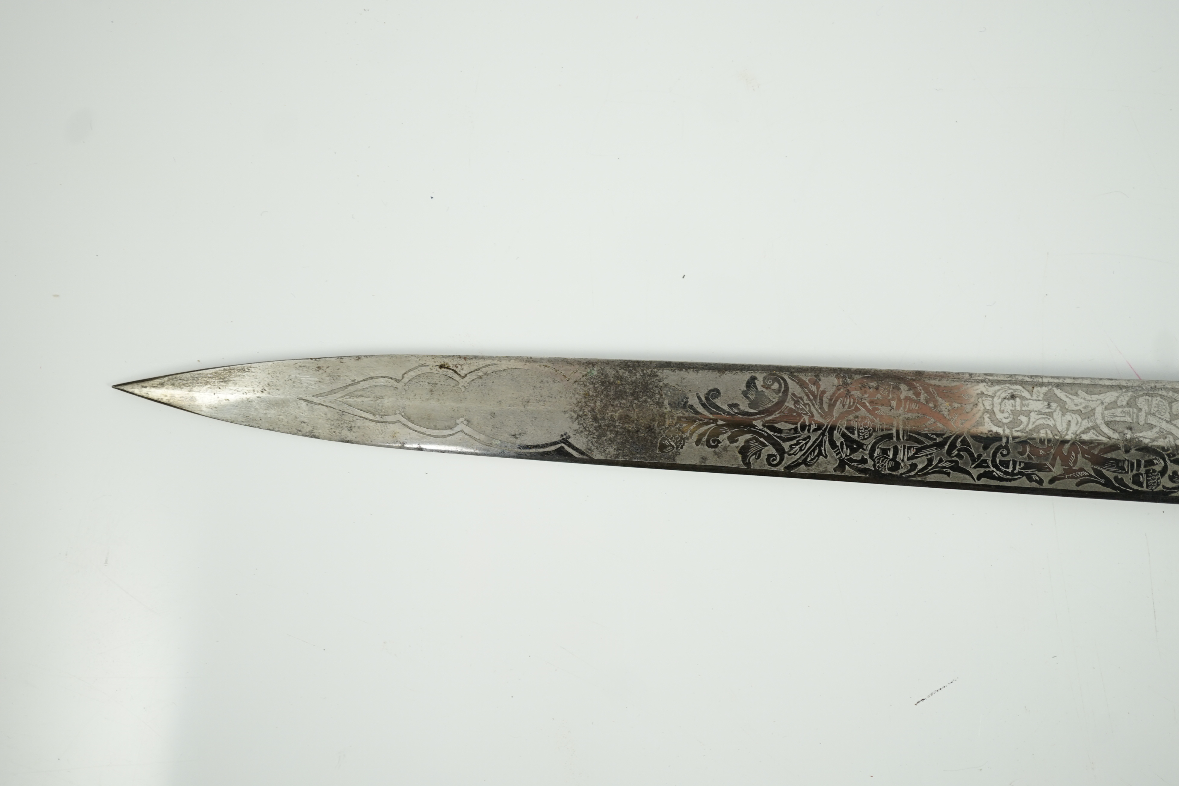 An early 20th century Royal Presentation midshipman's dirk, scabbard 60cm long, without scabbard 59.5cm long